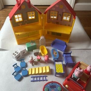 Peppa Pig FoldOut Playhouse Set with all Figures and Remote Control Car